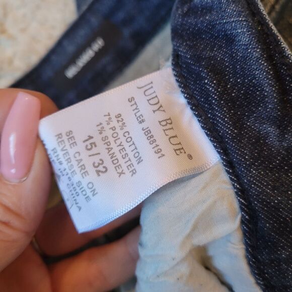 Judy Blue Shelly Relaxed Fit Jeans - Picture 9 of 10